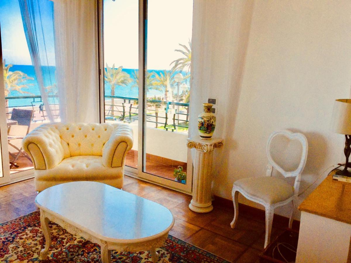 Endless Stunning Mediterranean Sea Views Promenade Des Anglais Nice Buitenkant foto