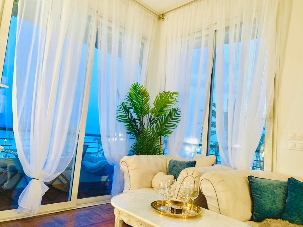 Endless Stunning Mediterranean Sea Views Promenade Des Anglais Nice Buitenkant foto