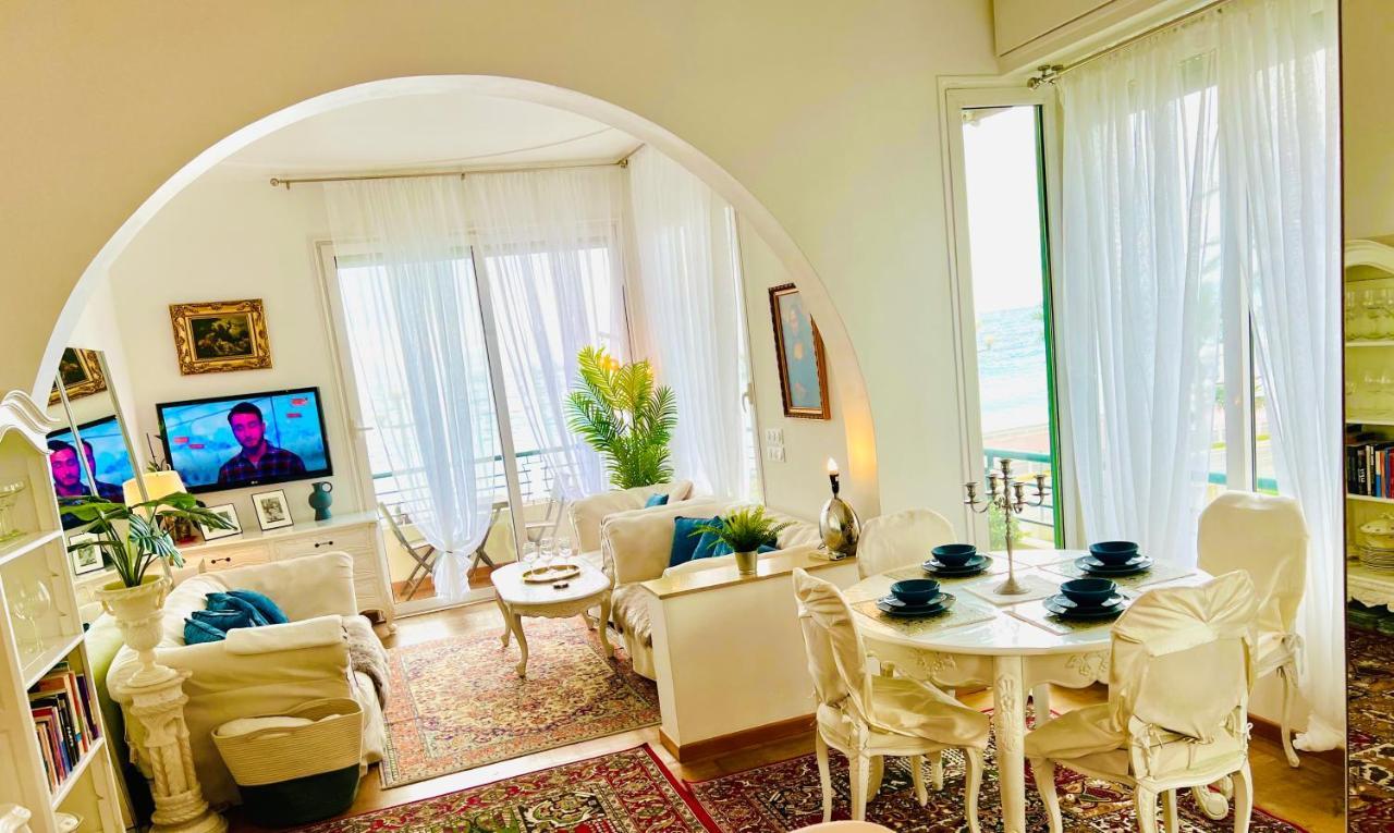 Endless Stunning Mediterranean Sea Views Promenade Des Anglais Nice Buitenkant foto